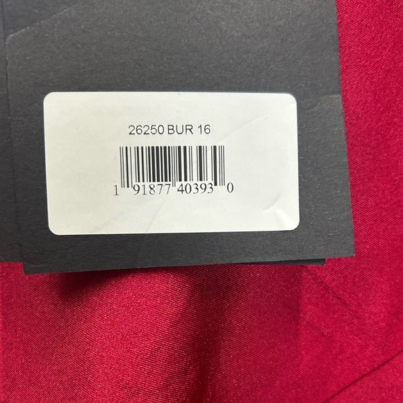 Mac Duggal 26250 NWT Elegant Red Evening Gown - Picture 5 of 5